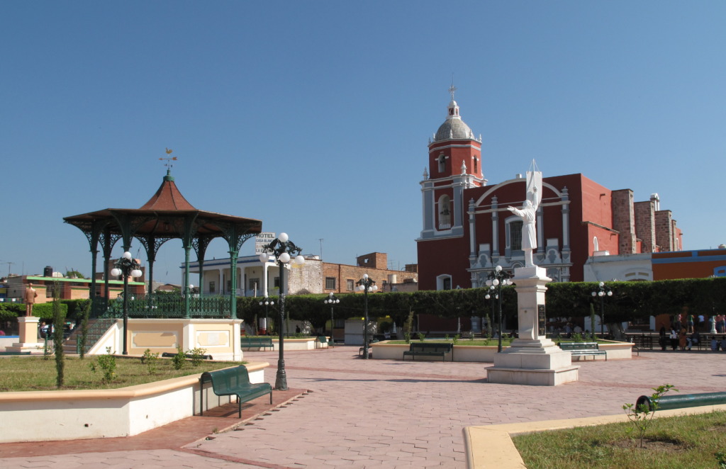 AcaponetaPlaza.jpg